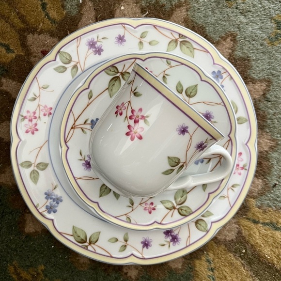 NEVADA VEŘSO Breakfast Plate, Tea cup & Saucer Set of 3 white ceramic floral - Picture 2 of 12